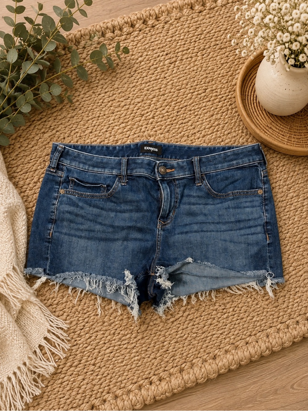 Express Shortie High Rise Denim Cutoff Shorts – Size 14